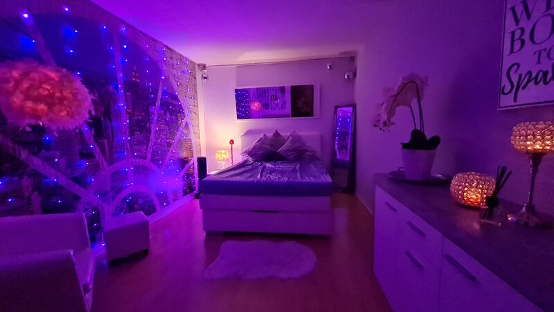 Munca erotica pentru femei 18+, castiguri excelente